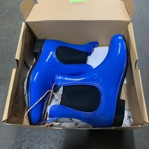 Seven7 Dover Booties Brand New in Box Size 8 Womens in Royal Blue